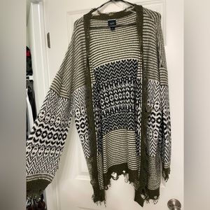 Buckle Day Trip oversized cardigan. Women’s size M.